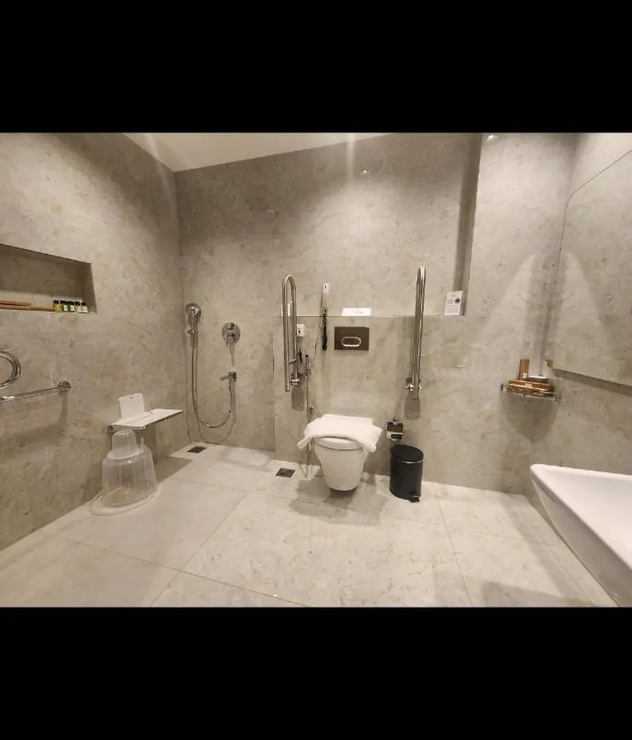 Vv'S Lakshmi Inn Thekkumkara