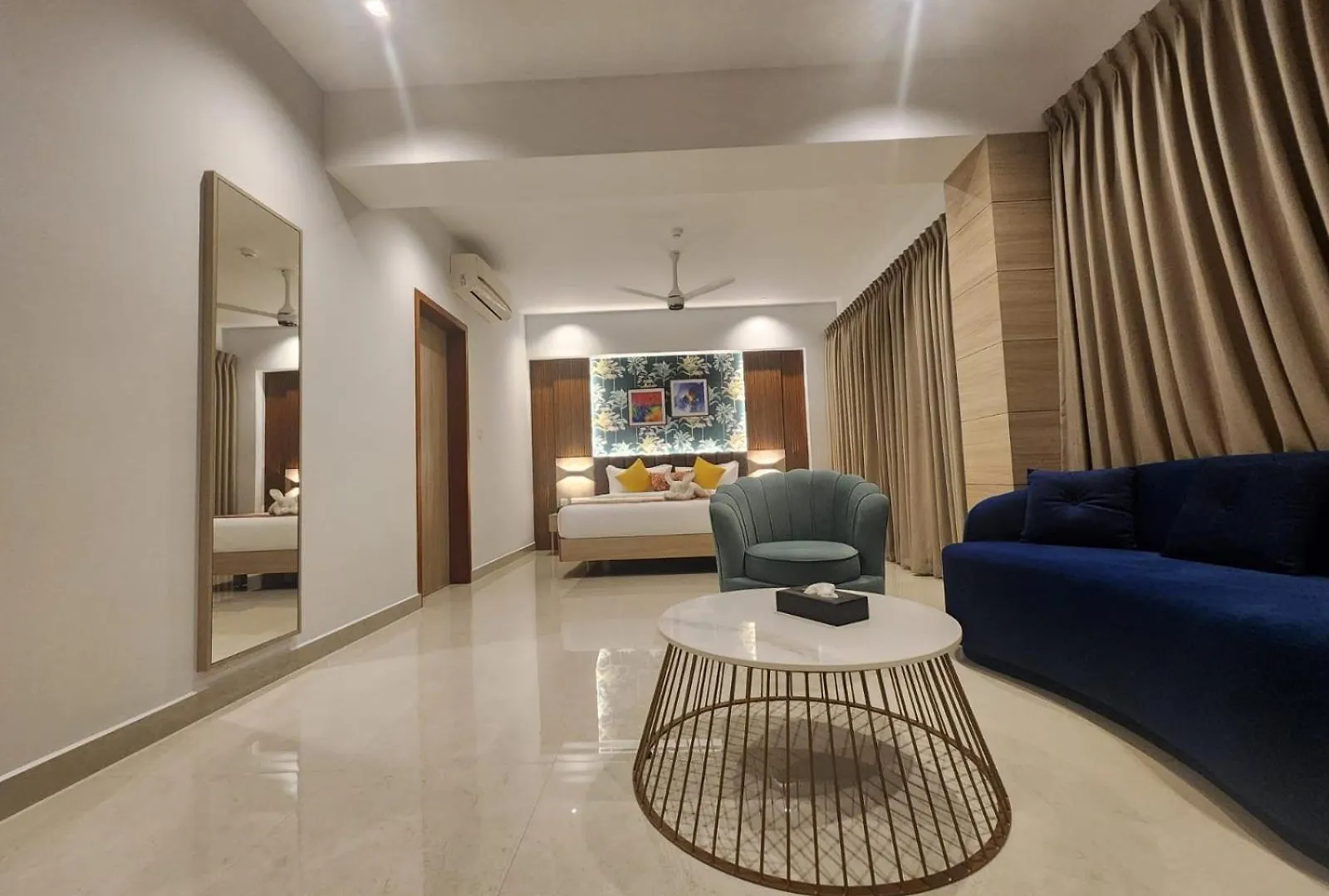 Vv'S Lakshmi Inn Thekkumkara