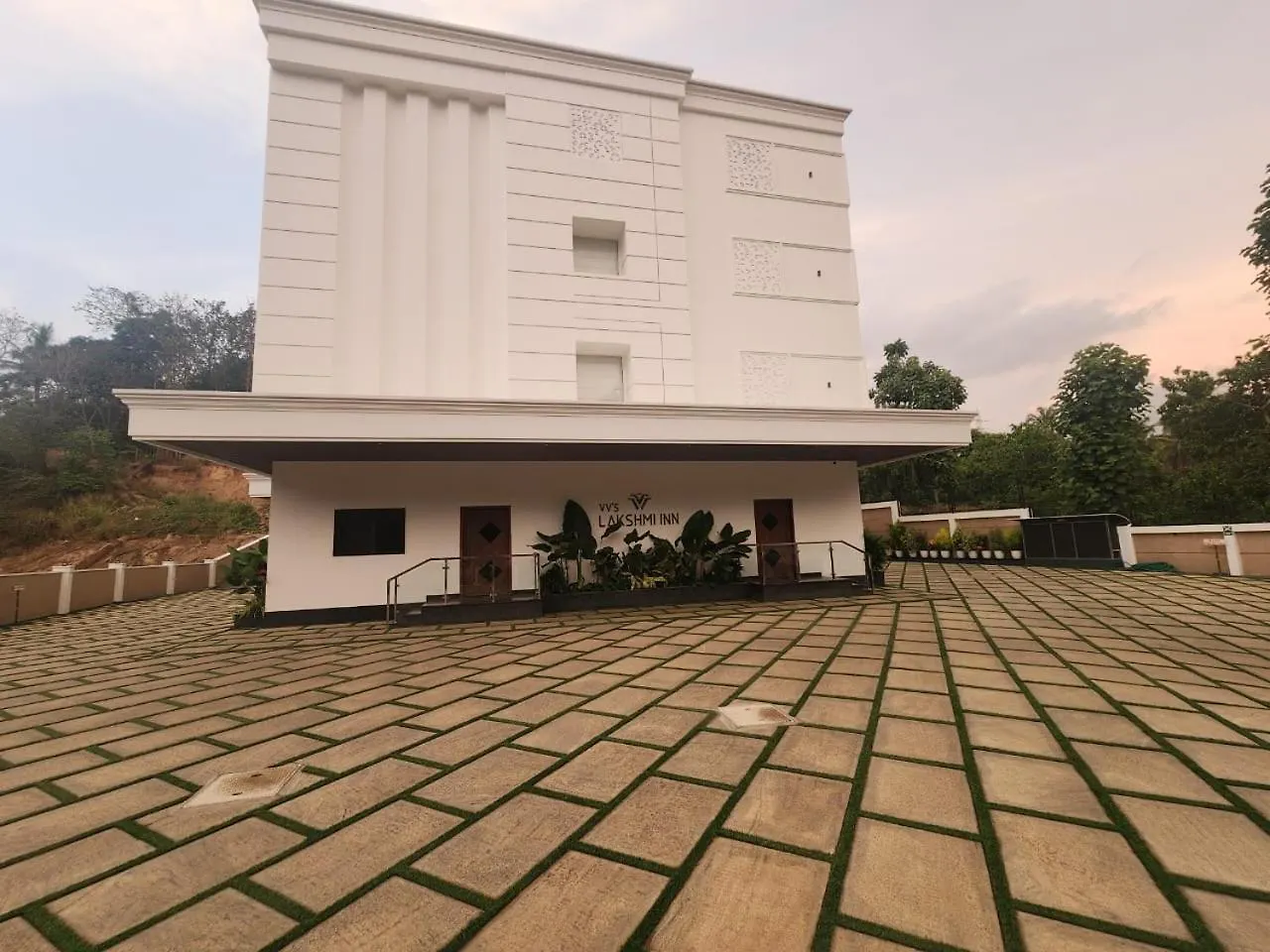 Vv'S Lakshmi Inn Thekkumkara